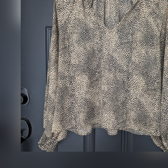 Evereve Allison Joy Blair leopard print v neck blouse size XS - Picture 7 of 12